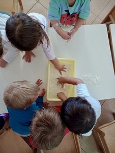 La natura diventa creatività: un laboratorio con materiali naturali all’Asilo Nido Giocamondo